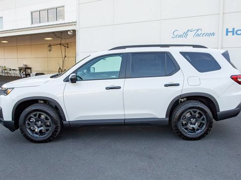 New 2026 Honda Pilot TrailSport image 9