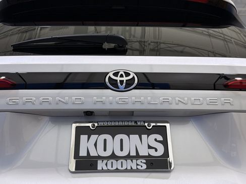 Used 2024 Toyota Grand Highlander AWD Hybrid image 20