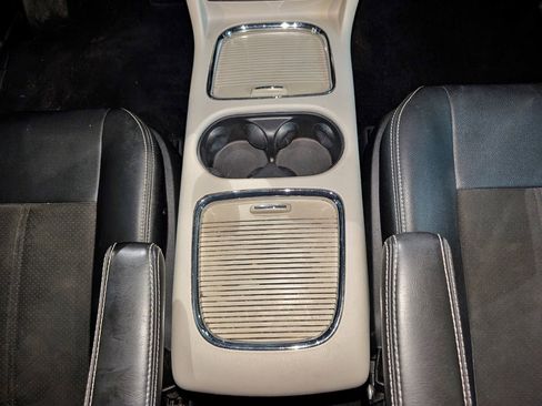 Used 2019 Dodge Grand Caravan SXT image 34