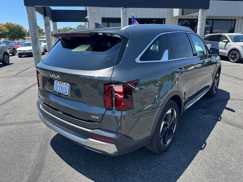 Certified 2025 Kia Sorento SX Prestige image 4