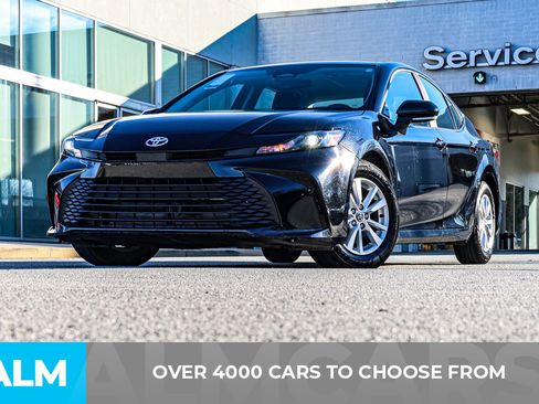Used 2025 Toyota Camry LE image 3