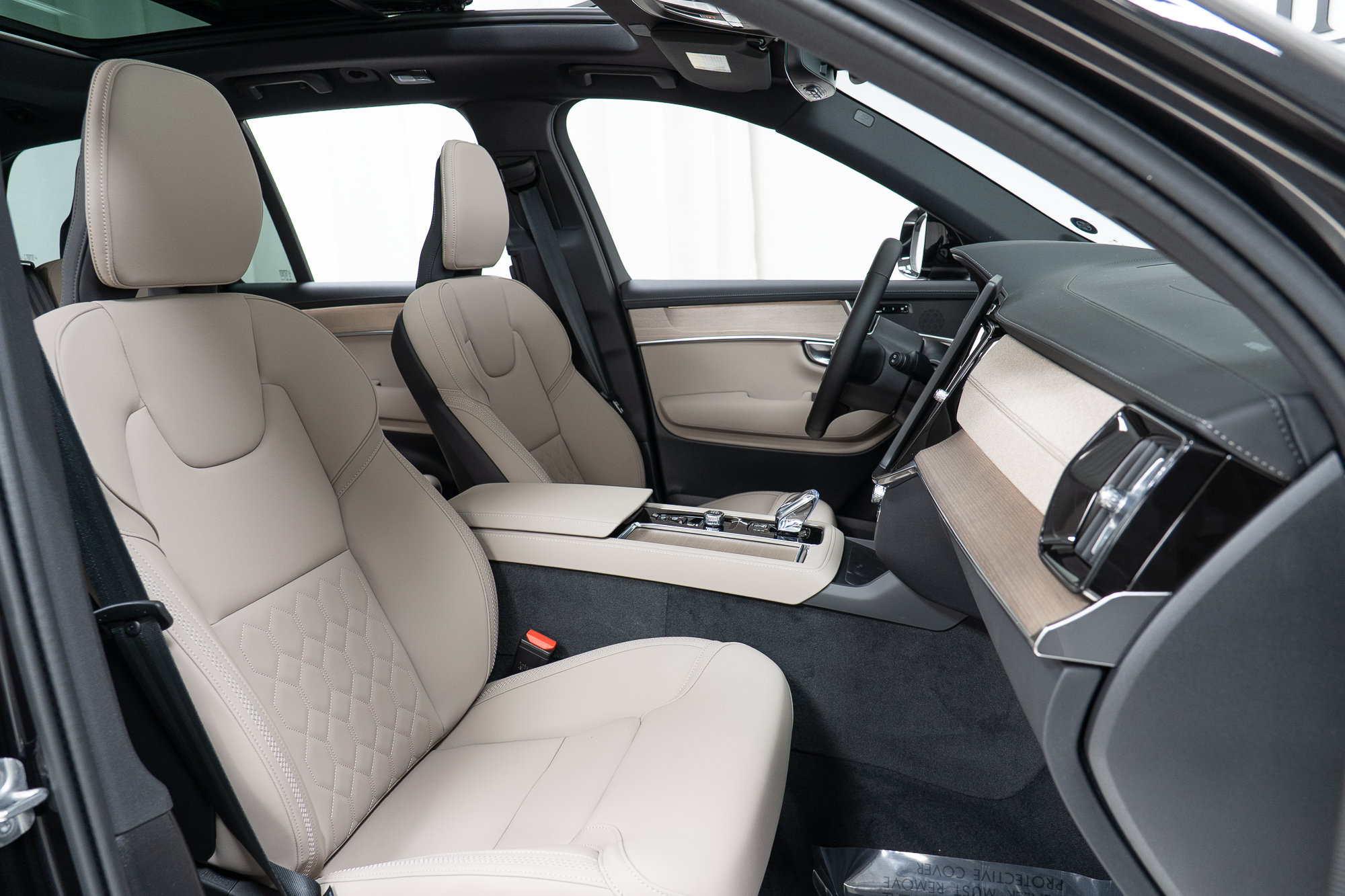 New 2026 Volvo XC90 T8 Plus w/ Protection Package AWD/4WD image 22