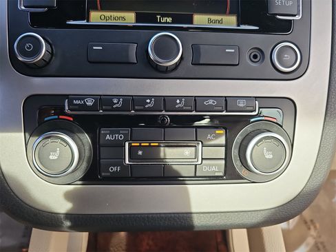 Used 2012 Volkswagen Eos Lux image 22