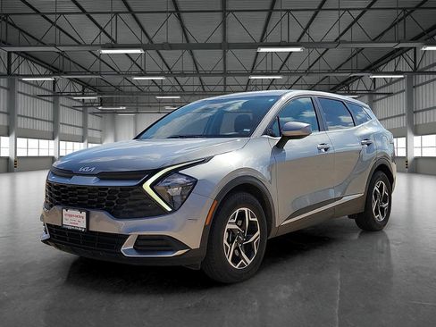 Used 2023 Kia Sportage LX image 1