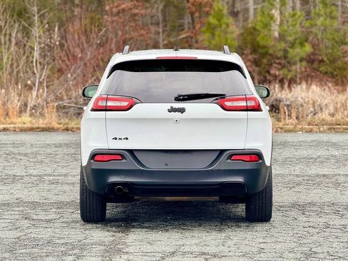 Used 2018 Jeep Cherokee Latitude w/ Altitude Package AWD/4WD image 35