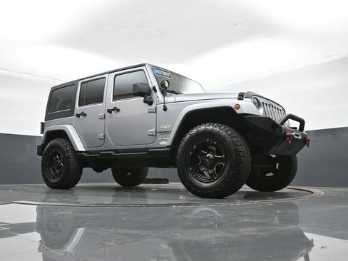 Used 2013 Jeep Wrangler Unlimited Sahara w/ Dual Top Group image 45