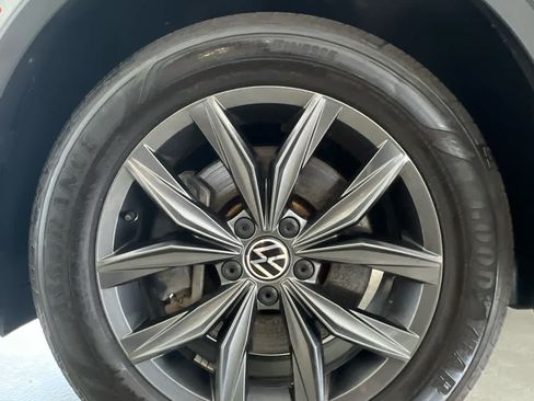 Used 2023 Volkswagen Tiguan SE w/ Panoramic Sunroof Package AWD/4WD image 12