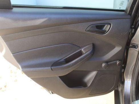 Used 2013 Ford Focus S image 24