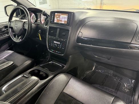 Used 2017 Dodge Grand Caravan SXT w/ Driver Convenience Group image 37