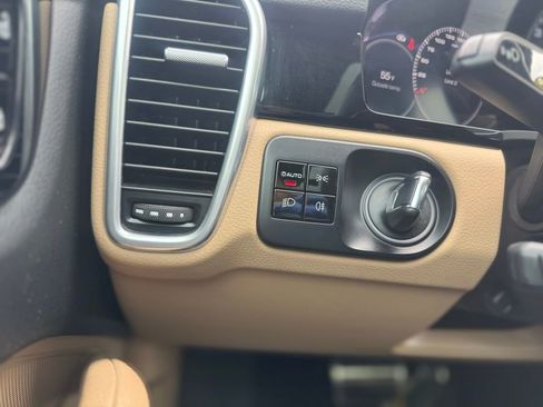 Used 2019 Porsche Cayenne S AWD/4WD image 38