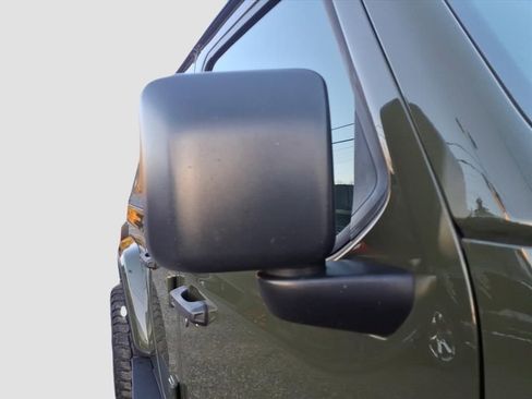 Used 2022 Jeep Gladiator Sport image 11