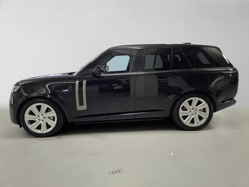 Used 2023 Land Rover Range Rover SE AWD/4WD image 2