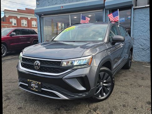 Used 2022 Volkswagen Taos S w/ IQ Drive S Package image 4