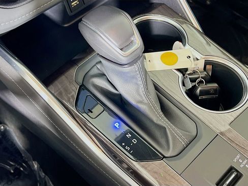 Certified 2025 Toyota Highlander Limited AWD/4WD image 16