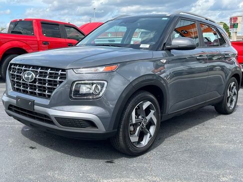 Used 2023 Hyundai Venue SEL FWD image 4