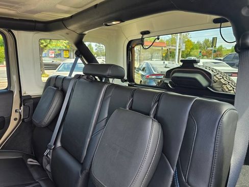 Used 2022 Jeep Wrangler Unlimited Rubicon 4xe w/ Cold Weather Group AWD/4WD image 18