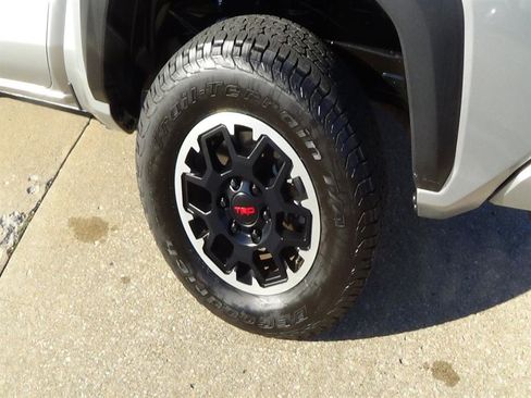 Used 2024 Toyota Tacoma TRD Off-Road image 11