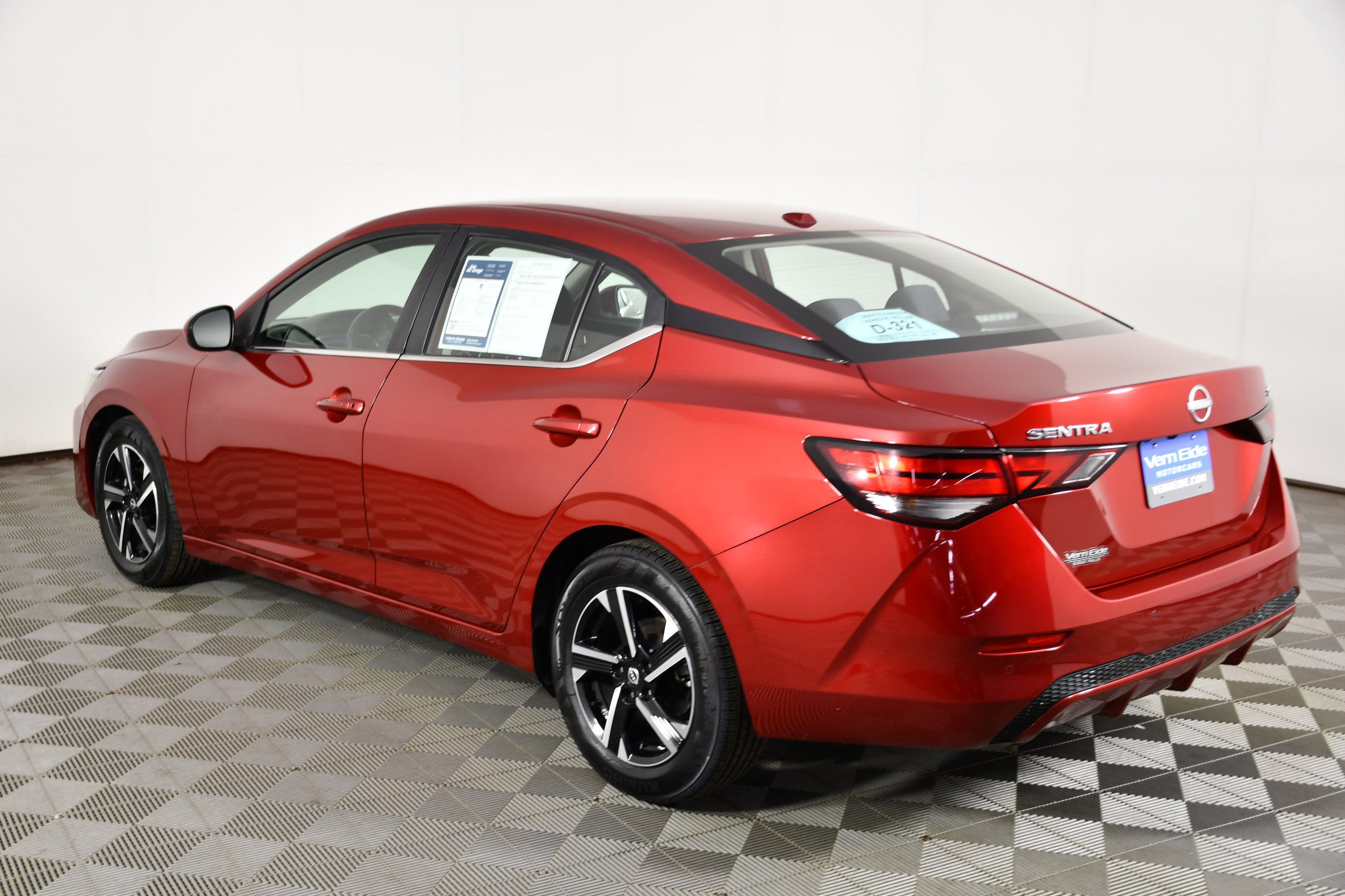 Used 2024 Nissan Sentra SV FWD image 8