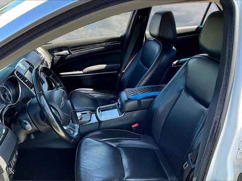 Used 2016 Chrysler 300 C RWD image 19