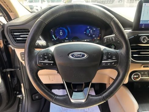 Used 2020 Ford Escape Titanium AWD/4WD image 23