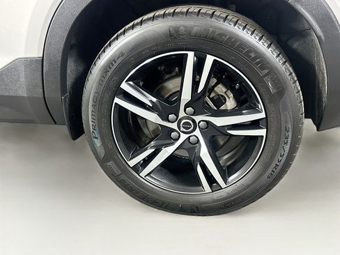 Used 2025 Volvo XC40 B5 Core AWD/4WD image 11