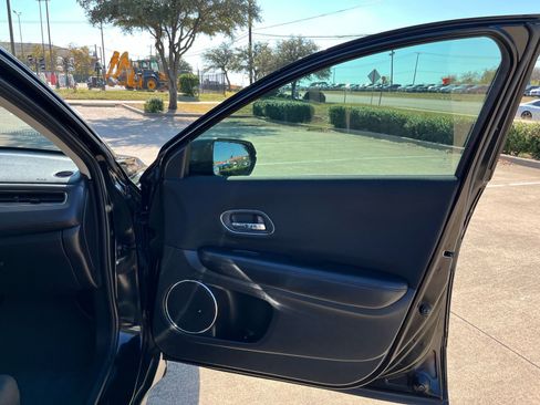 Used 2017 Honda HR-V EX image 16