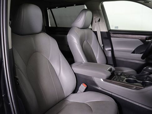 Used 2023 Toyota Highlander Limited AWD/4WD image 31