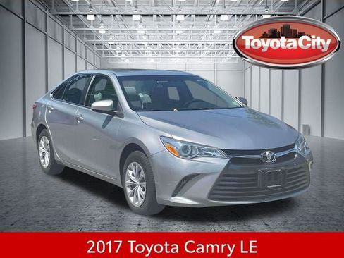 Used 2017 Toyota Camry LE FWD image 1
