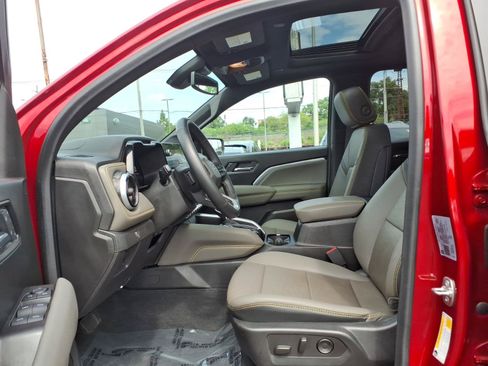 Used 2024 Chevrolet Colorado ZR2 w/ ZR2 Convenience Package III AWD/4WD image 18