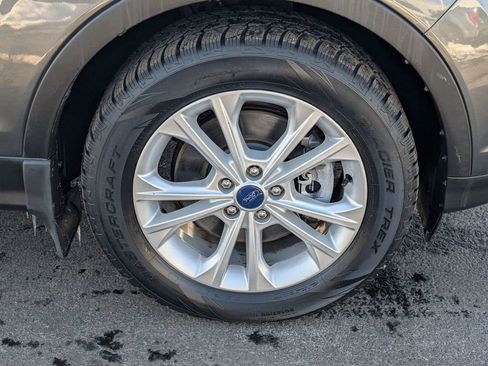 Used 2017 Ford Escape SE image 16