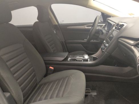 Used 2017 Ford Fusion SE w/ Fusion SE Technology Package image 21