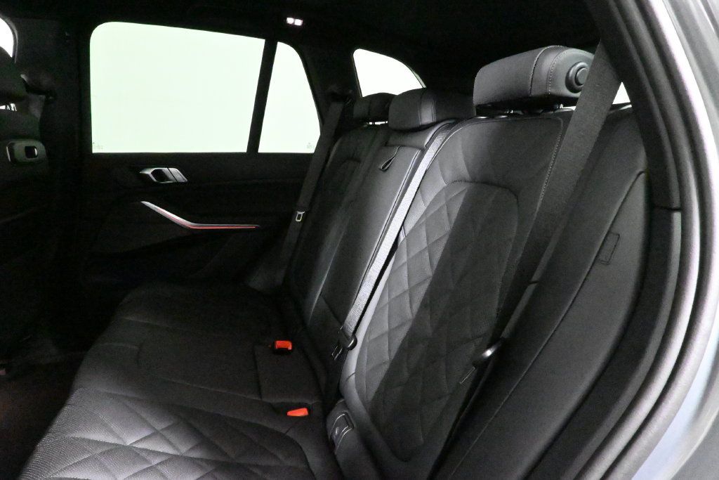 Used 2026 BMW X5 xDrive50e w/ Premium Package AWD/4WD image 4