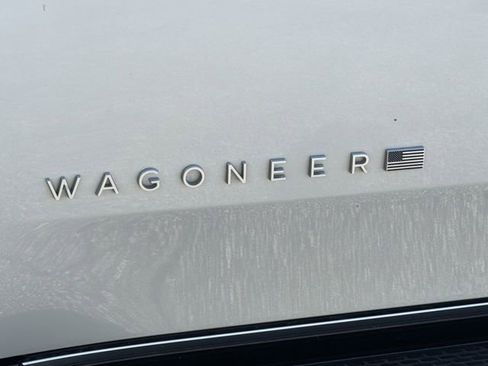 Used 2024 Jeep Wagoneer L Series II RWD image 32