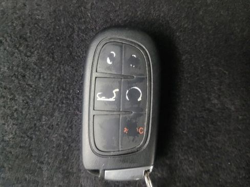 Used 2022 Jeep Cherokee Limited AWD/4WD image 32
