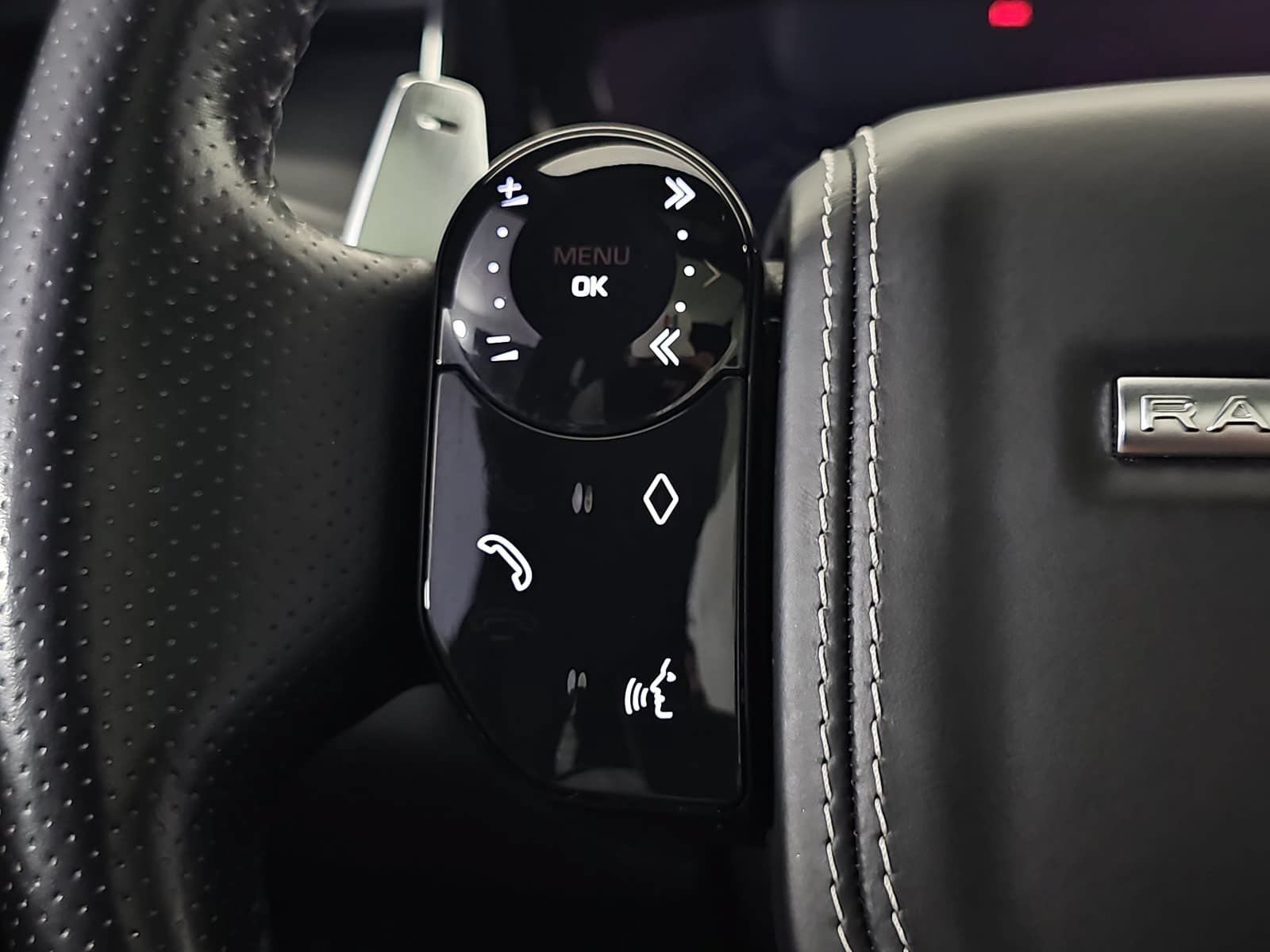 Used 2018 Land Rover Range Rover Sport SVR AWD/4WD image 17