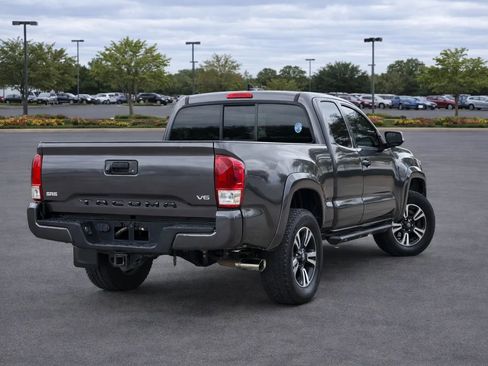 Used 2016 Toyota Tacoma TRD Sport w/ Towing Package RWD image 5