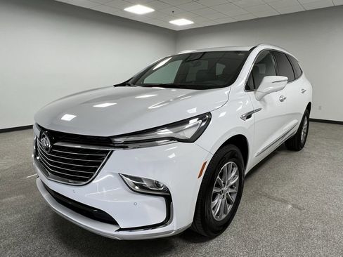 Used 2024 Buick Enclave Premium image 4