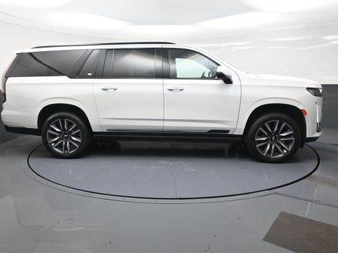 Used 2023 Cadillac Escalade ESV Sport Platinum image 2