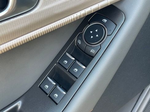 Used 2025 Ford Explorer Active AWD/4WD image 16