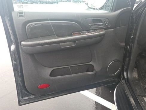 Used 2009 GMC Yukon Denali image 30