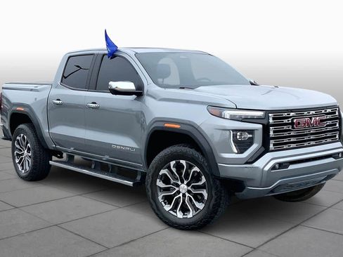 Used 2023 GMC Canyon Denali image 3