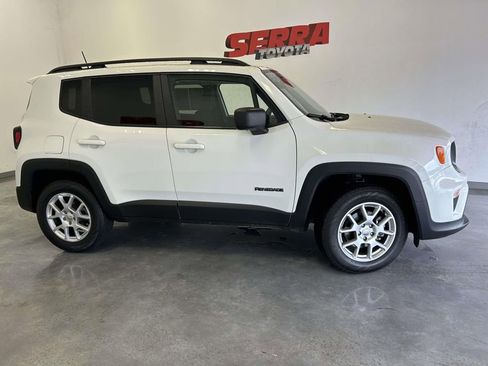 Used 2023 Jeep Renegade Latitude w/ Premium Group AWD/4WD image 2