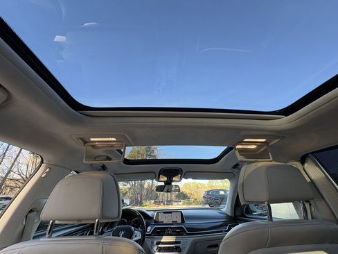Used 2018 BMW 750i image 35
