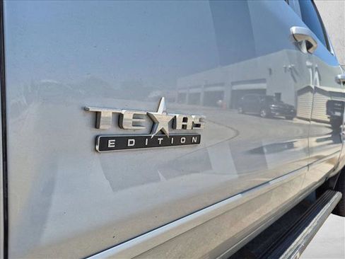 Used 2018 Chevrolet Silverado 1500 LT w/ Texas Edition RWD image 11