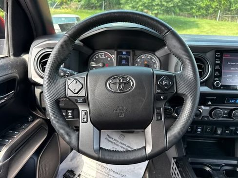Used 2021 Toyota Tacoma TRD Off-Road w/ Technology Package AWD/4WD image 19