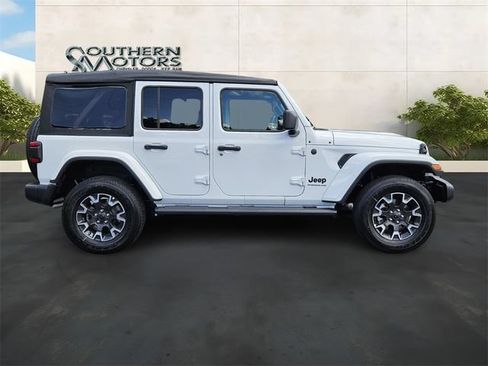 Used 2025 Jeep Wrangler Unlimited Sahara AWD/4WD image 6