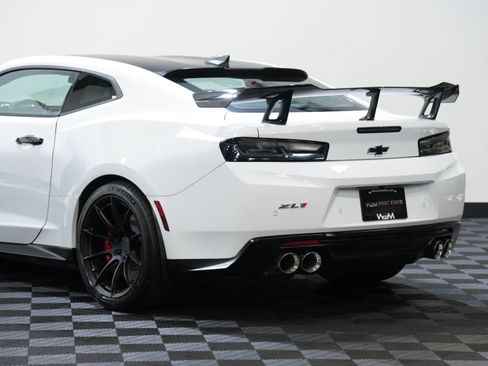 Used 2018 Chevrolet Camaro ZL1 RWD image 17