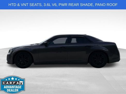 Used 2016 Chrysler 300 C RWD image 7
