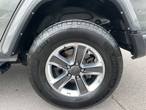 Used 2022 Jeep Wrangler Unlimited Sahara AWD/4WD image 13