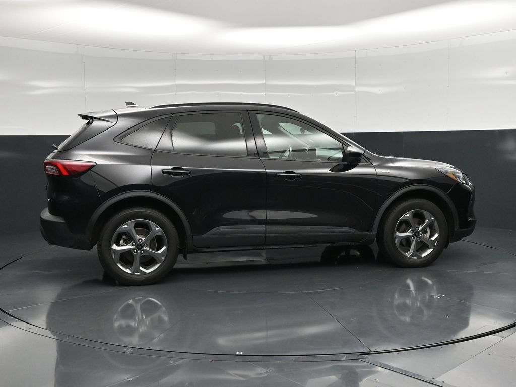 Used 2025 Ford Escape ST-Line Select AWD/4WD image 2